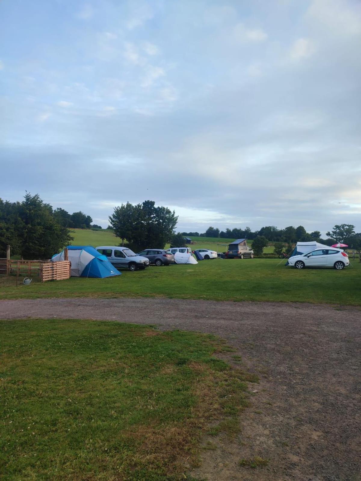 La Billardiere Camping A La Ferme Le Menil-Ciboult Pokoj fotografie